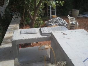החלק הפנימי של מטבח החוץ+הכנת תשתית מים, ניקוז וחשמל