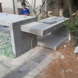 פינה שמאלית של מטבח החוץ ונישה פנימית לתנור
